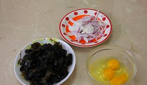 木耳炒鸡蛋的家常做法