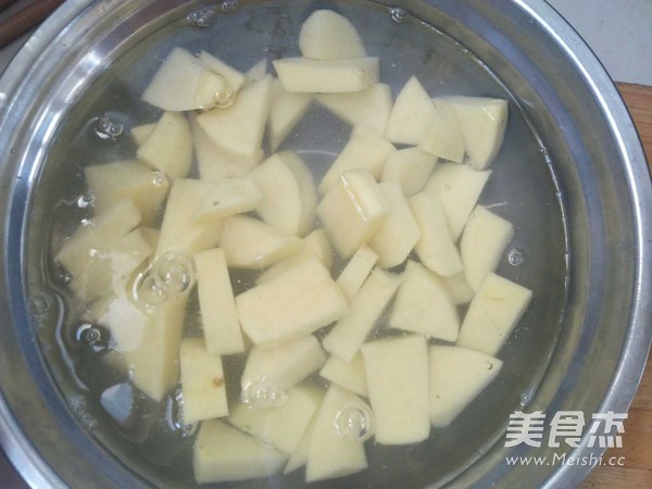 土豆炖鸡翅根
