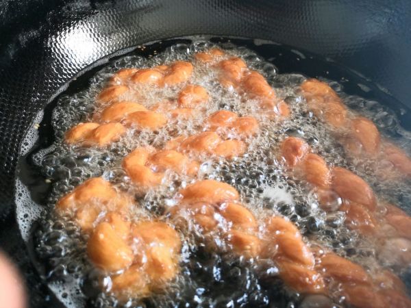 #餐桌上的春日限定#甜软麻花