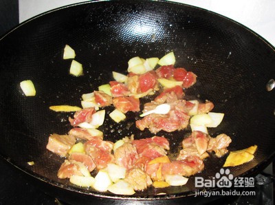 黑椒苹果牛肉粒的做法