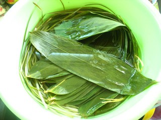 黑米鲍鱼粽怎么做