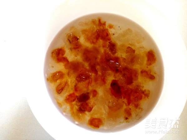 美容养颜桃胶银耳羹
