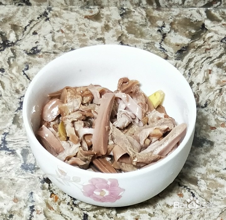 <b>自己做河蚌烧豆腐海鲜美食</b>