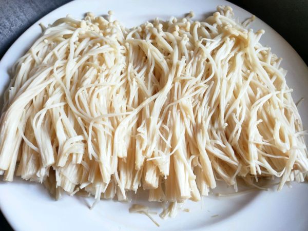 蒜蓉辣酱金针菇