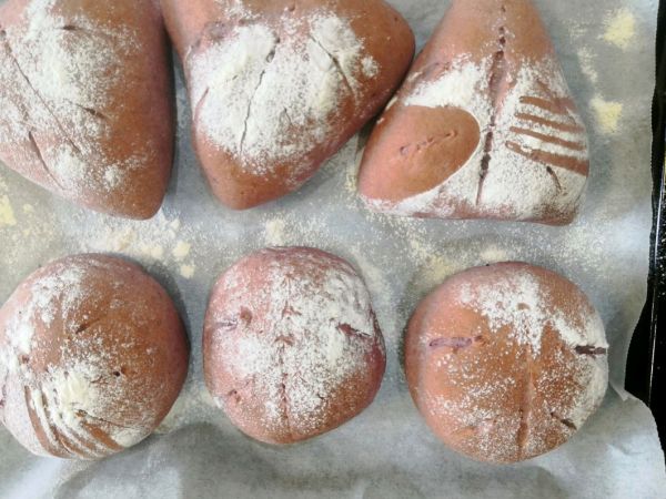 紫薯麻薯肉松软欧包