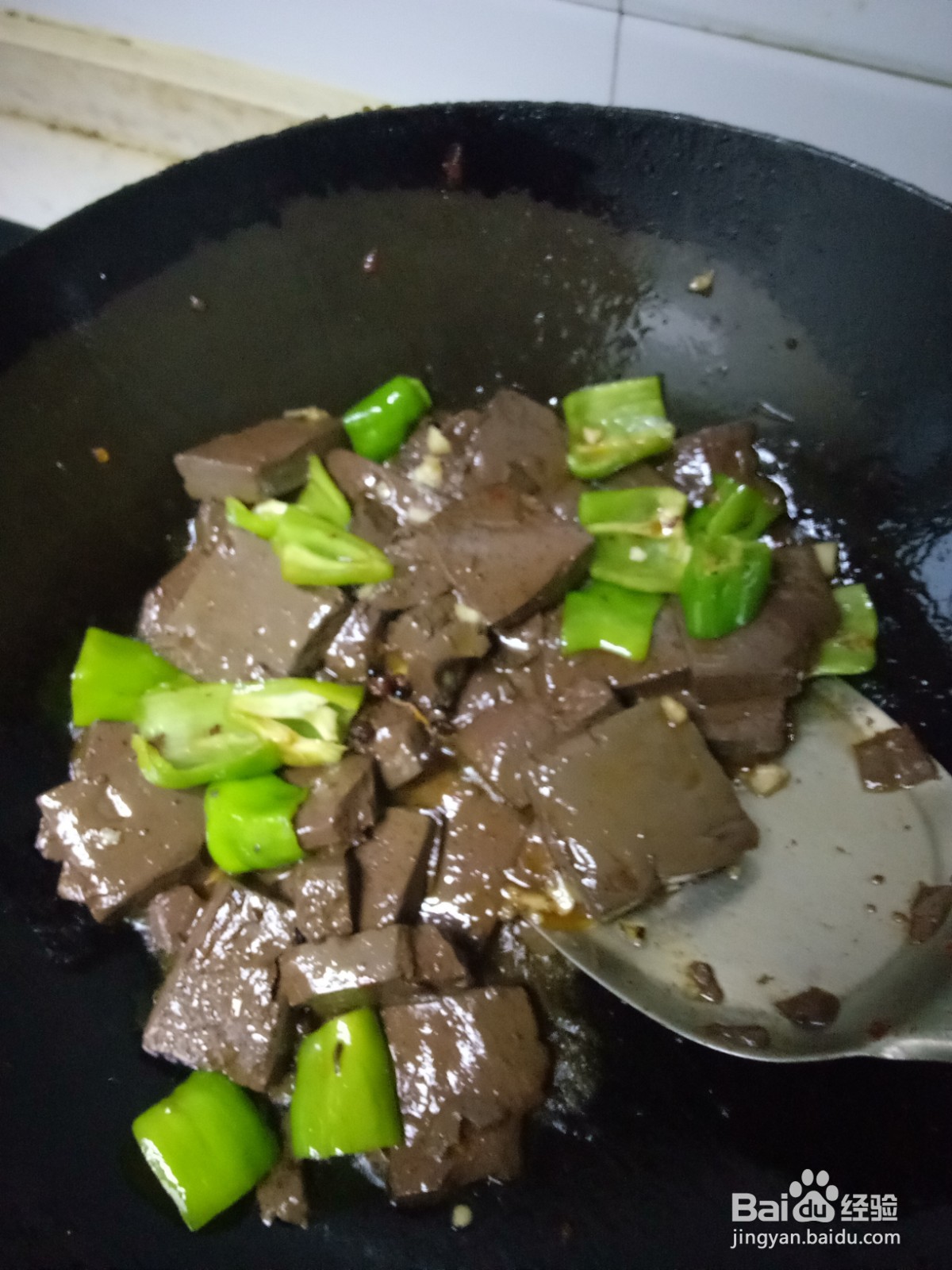 家常青椒炒鸭血
