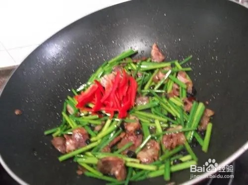 韭菜苔炒熏肉
