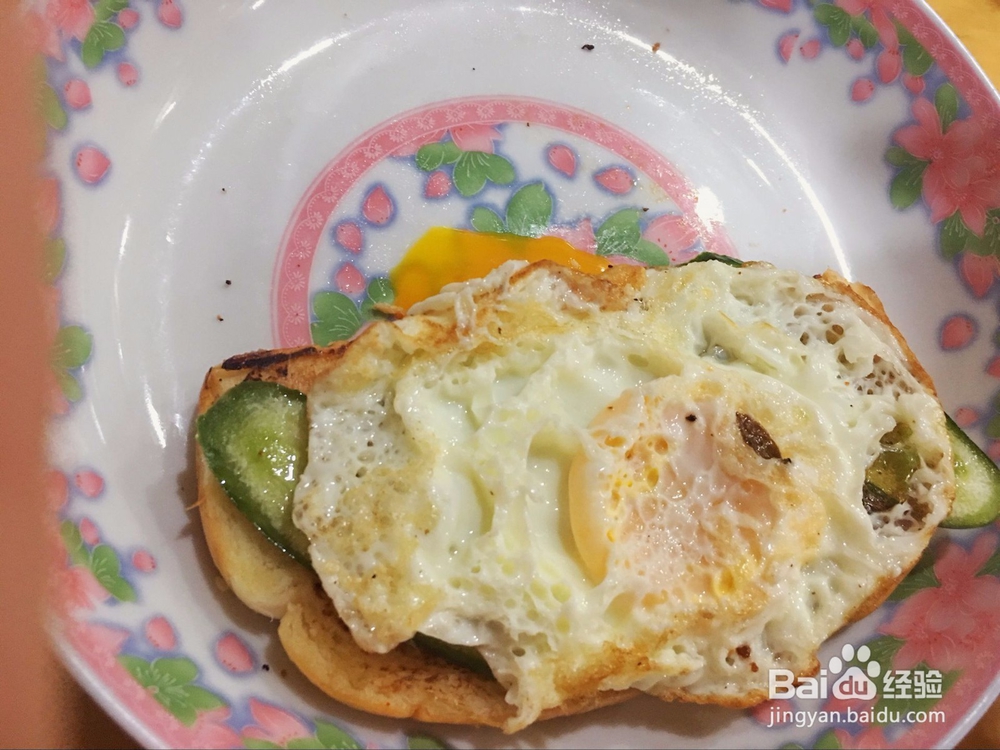 鸡蛋黄瓜三明治的做法