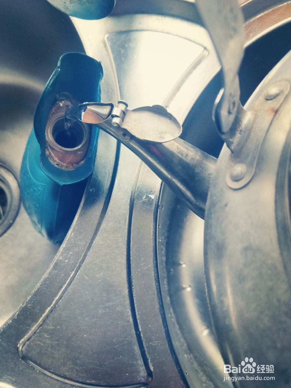 颈肩疼痛怎么办？热水袋来帮你