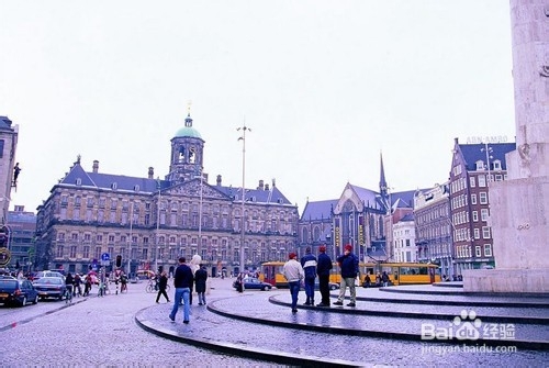 发生踩踏事如何避免受伤呢？