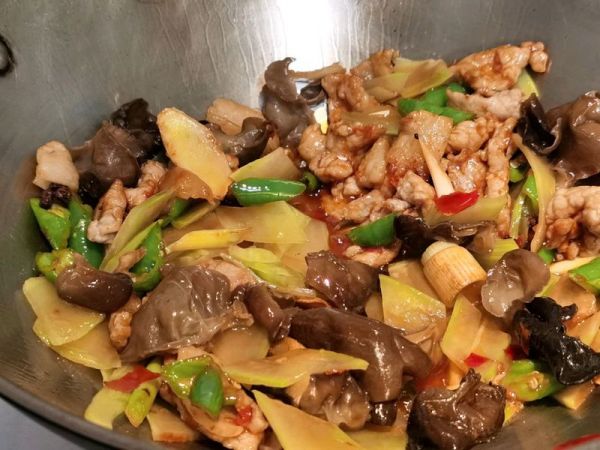莴笋木耳炒肉片