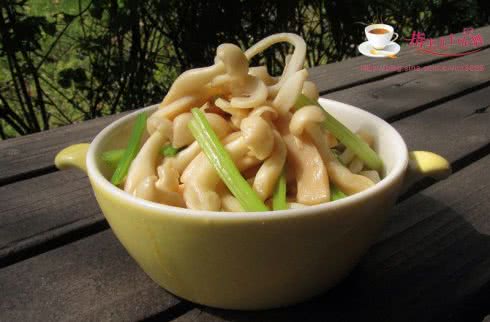 鲜菇芹菜鱿鱼丝