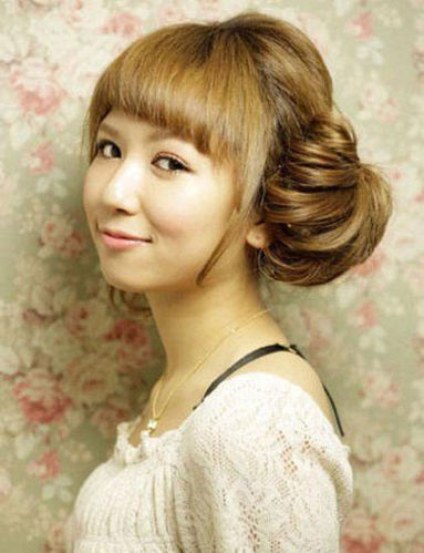 怎样打造超嫩妩媚日式盘发