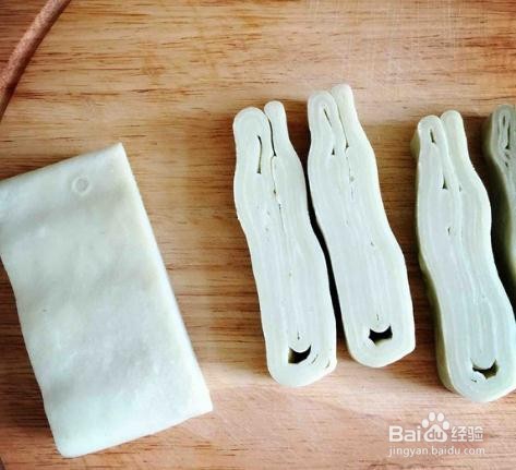 腊肉炒豆丝的做法