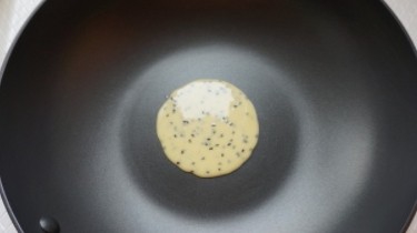 芝麻脆蛋卷的做法