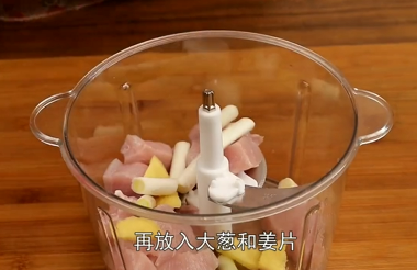 如何自己包芹菜水饺？
