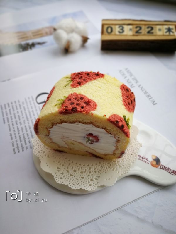 彩绘草莓蛋糕卷