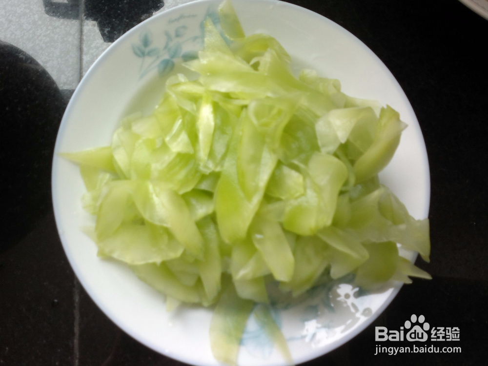 开春应季小菜清拌莴笋片的做法