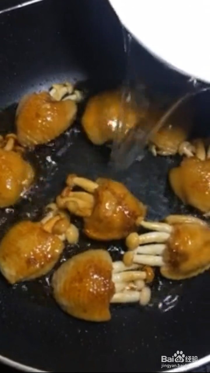 如何制作鸡翅包菇