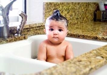 怎样给孩子洗头 ？