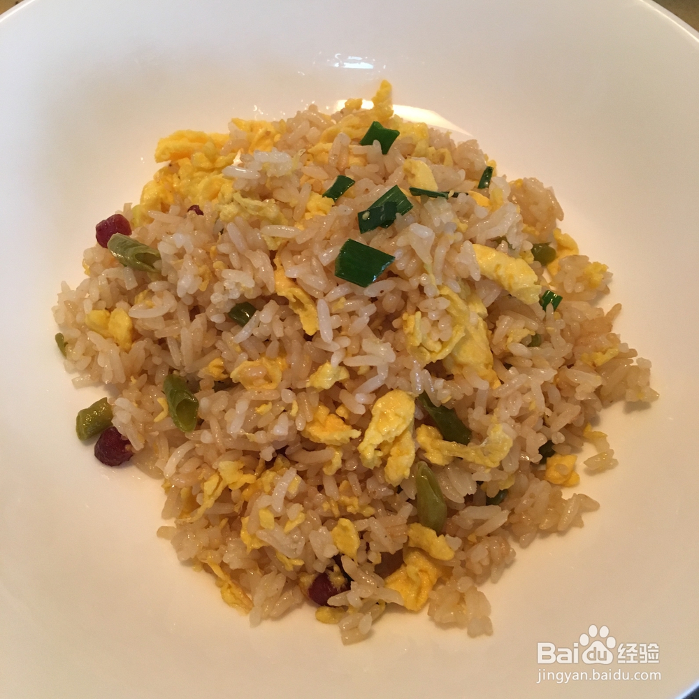 细腻美味的香肠酸豆角蛋炒饭