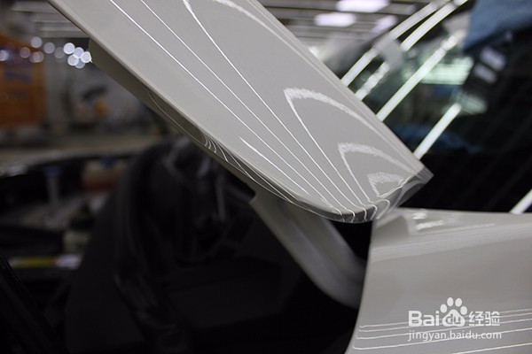 汽车犀牛皮保护膜是怎样覆盖到车漆面的