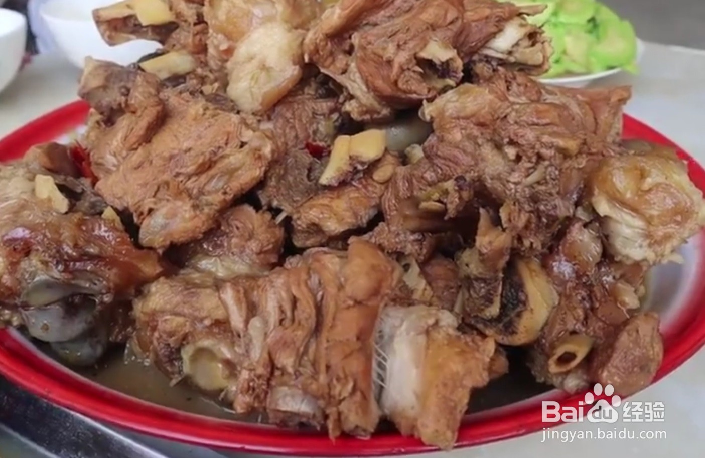 如何做酱大骨头？