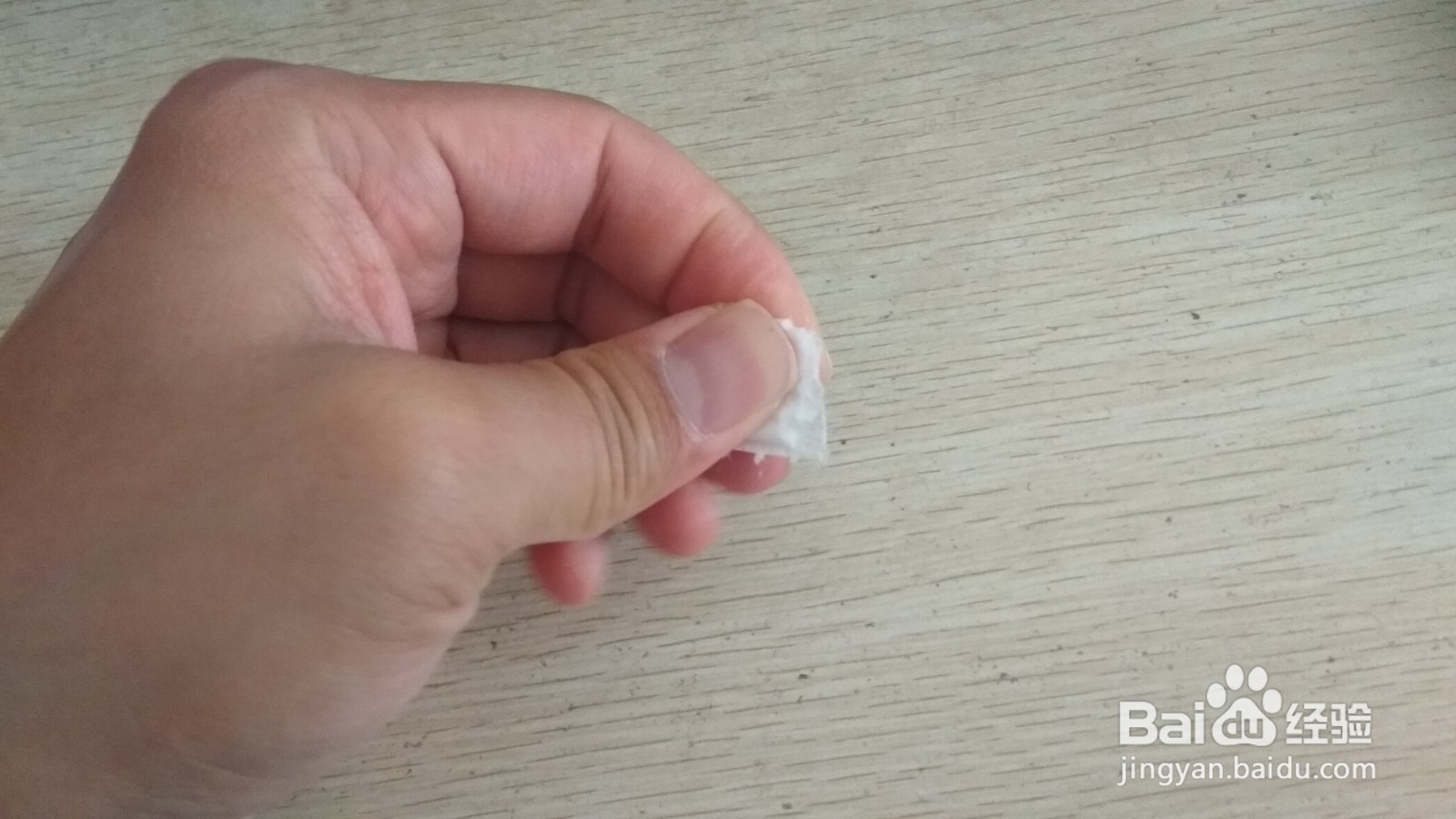 如何用一条手纸做S形的简易的中性笔的支架
