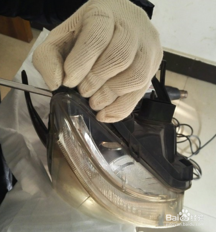 经典福克斯大灯镜面怎么拆