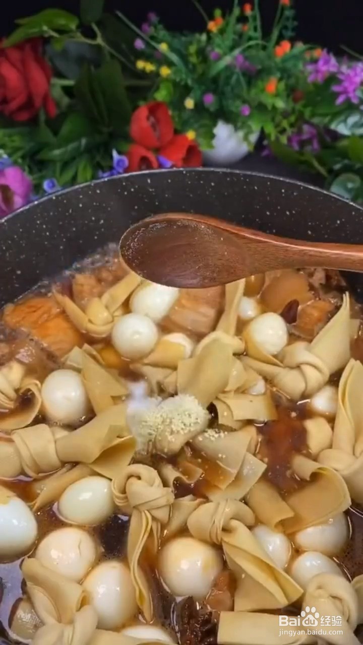 如何自制美味好吃的香辣鹌鹑蛋炖五花肉