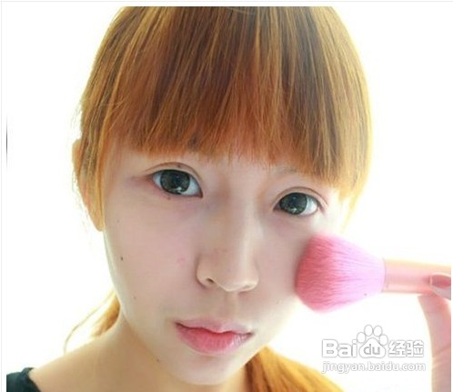 俏丽烟熏红唇妆怎么画