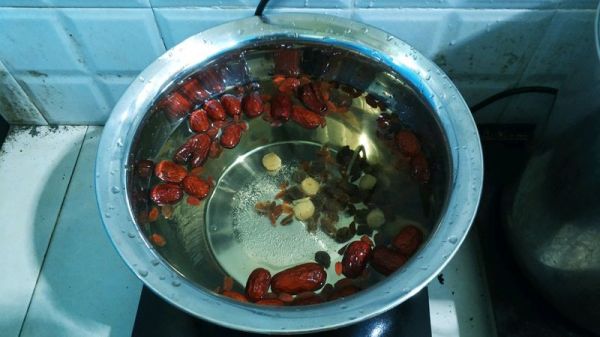 红枣枸杞桂圆乌鸡汤