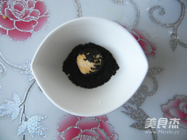 黑芝麻红薯丸子
