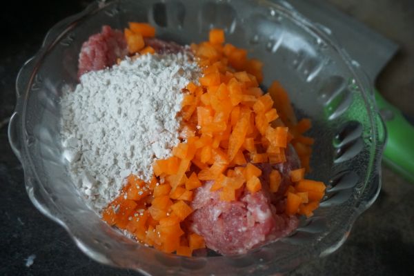 肉丸子杂蔬浓汤