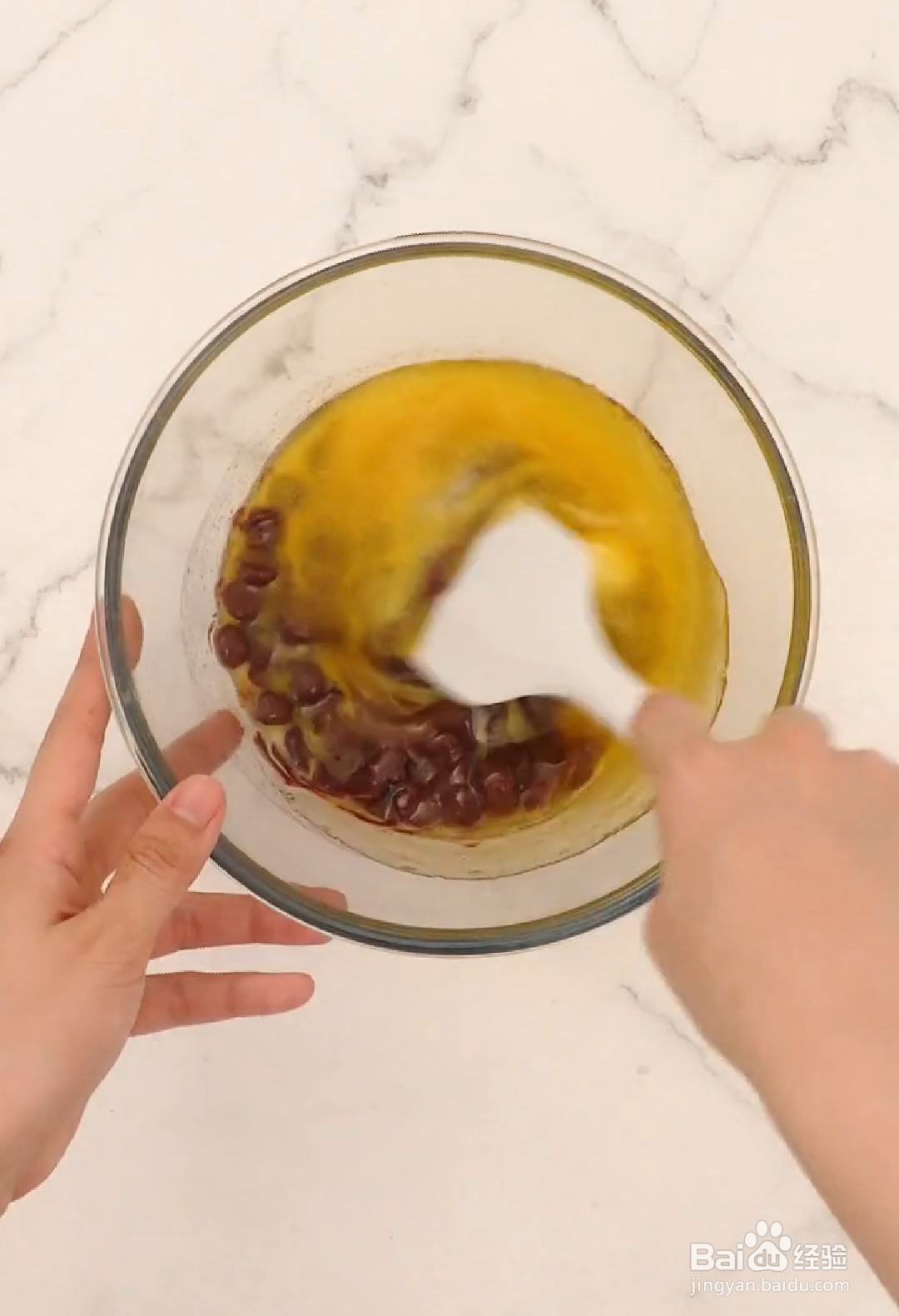 如何做出无法抵挡美味的奥利奥布朗尼蛋糕?