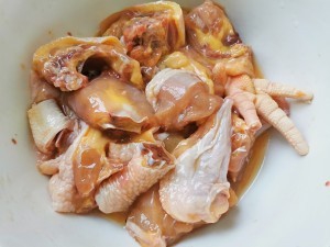 食补养生玉米胡萝卜鸡汤的做法