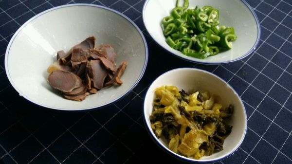 酸菜辣椒炒鹅肾