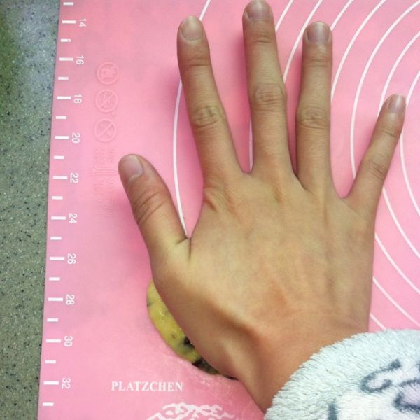 葡萄干花环面包