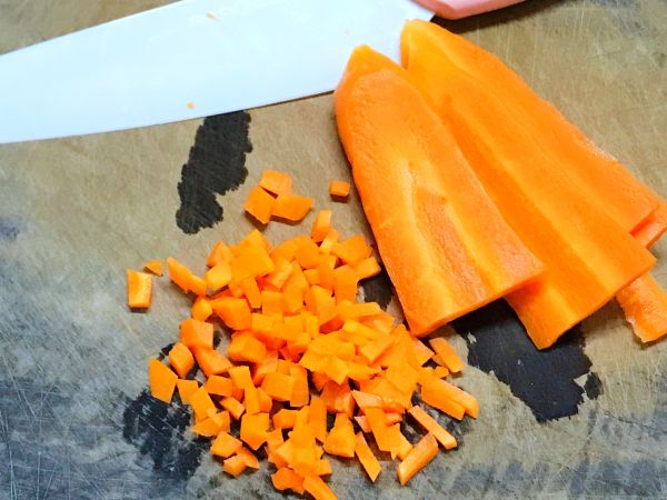 鳕鱼胡萝卜鸡蛋炒饭