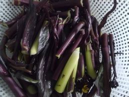 腊肉炒红菜苔