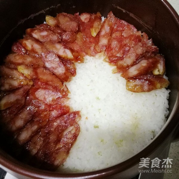 广式腊肠砂锅煲仔饭