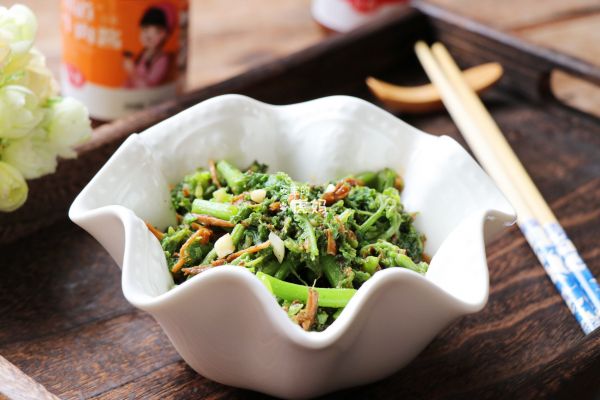 牛肉酱炒南瓜藤