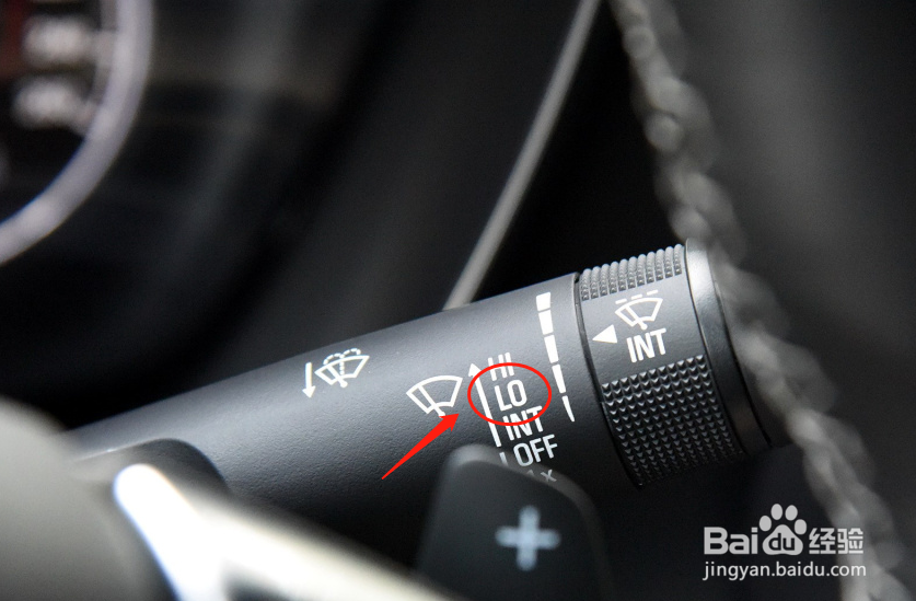 雪佛兰科迈罗汽车雨刮器的使用方法