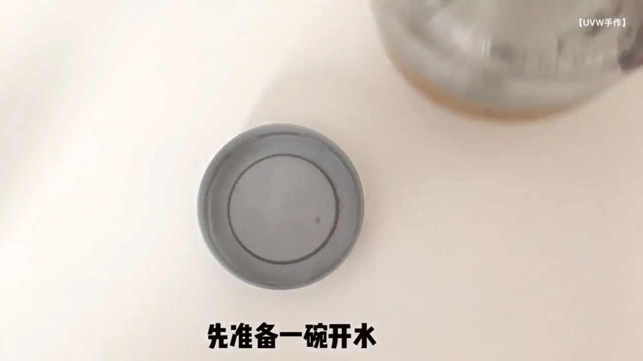 如何让吸盘挂钩不脱落