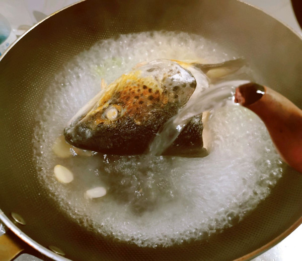 三文鱼头豆腐煲