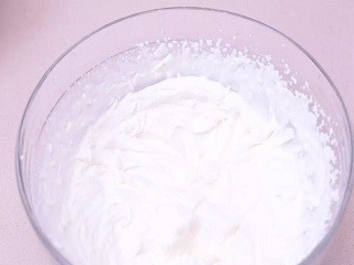 果冻夹心慕斯蛋糕卷怎么做？