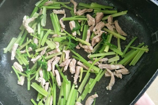 芹菜肉丝炒香干