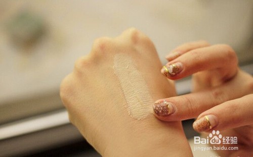 基础的化妆工具都有哪些？新手美眉快来学习！