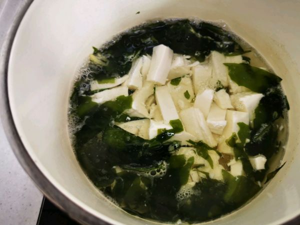 海带木鱼花豆腐寿喜烧