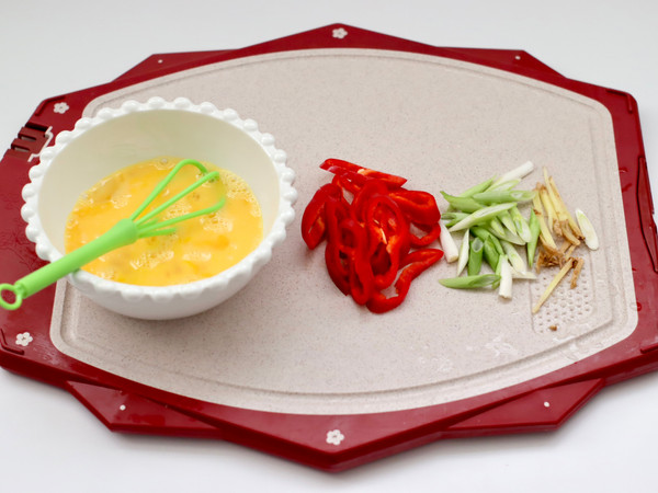 槐花鸡蛋海虹小炒